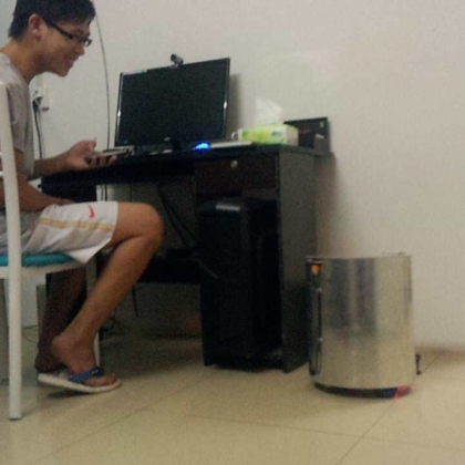 智能垃圾桶，独立研发，拥有专利，智能感应开盖，手机或声音控制