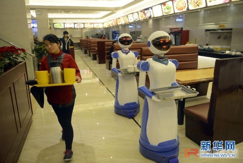 上海惊鸿卡通美女送餐机器人