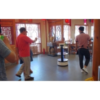 无人餐厅服务设备 送餐传菜机器人 三层托盘机器人